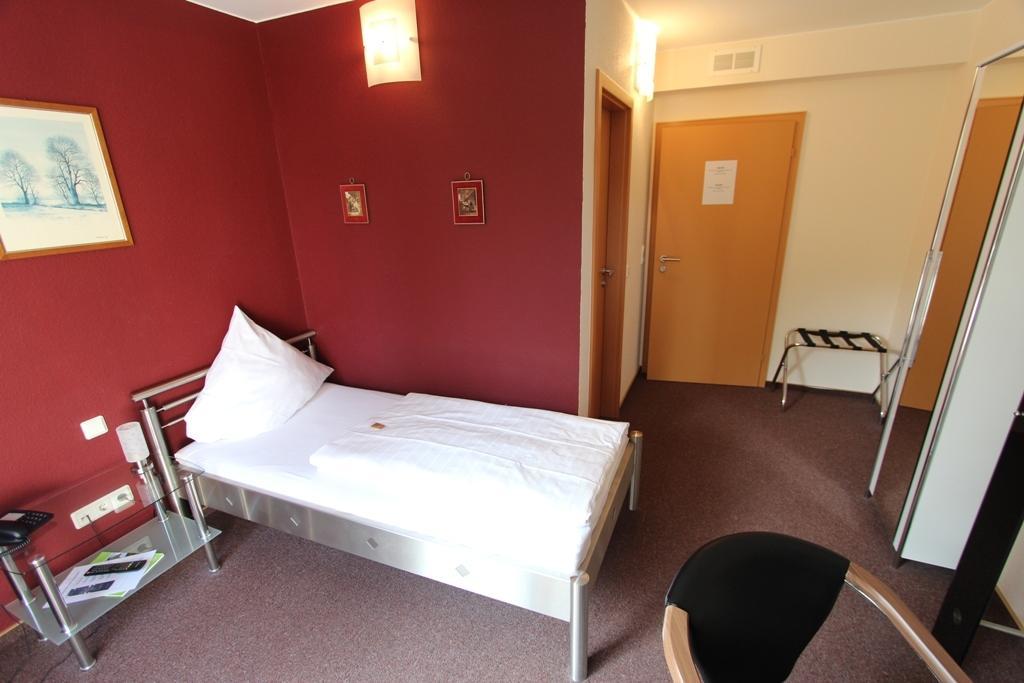 Hotel Landgasthof Zur Alten Scheune Zweibrücken Zimmer foto